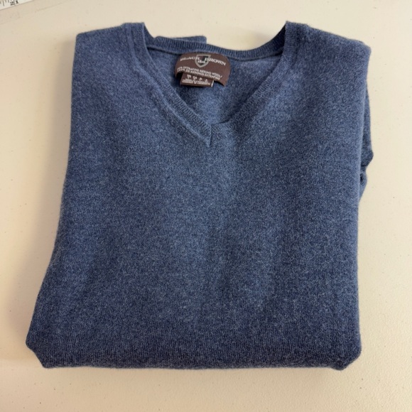 Vintage Black Brown 1826 Extra Fine Merino Wool
Men's Blue V-Neck Cozy Sweater - Picture 7 of 8